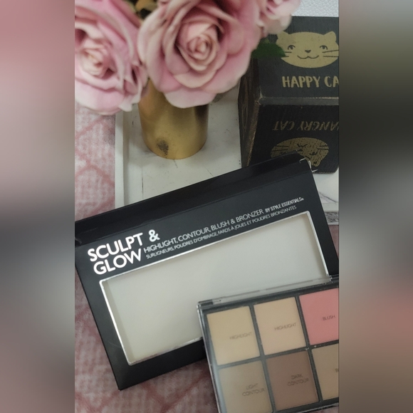 ⚠️SOLD Sculpt and Glow Pallette by Style Essentials - Picture 2 of 5